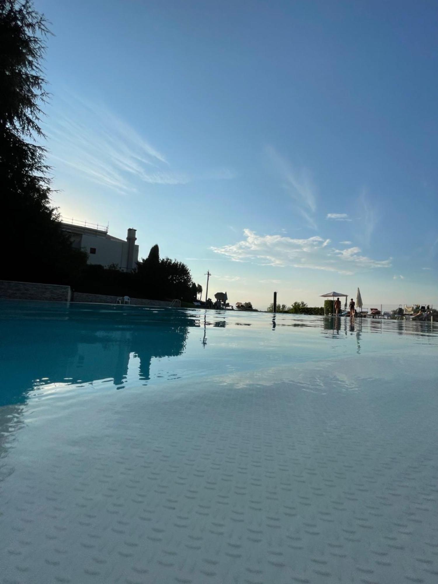Villaggio Boschetti 10A Peschiera del Garda Luaran gambar