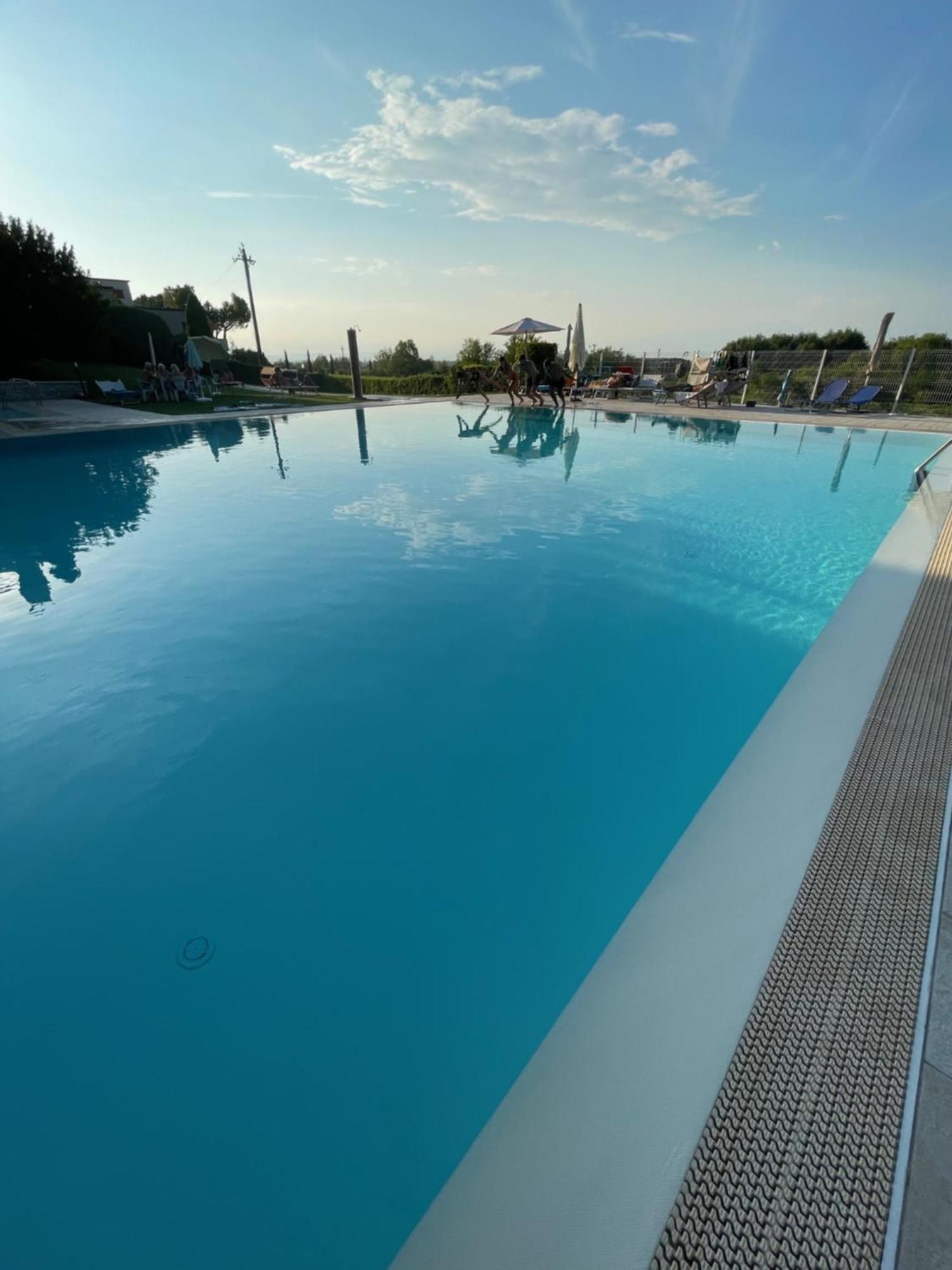 Villaggio Boschetti 10A Peschiera del Garda Luaran gambar