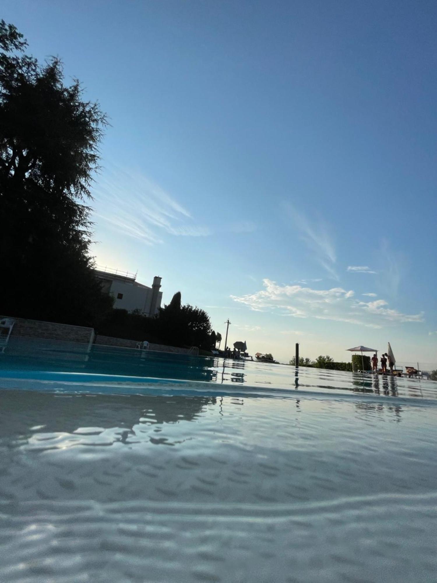 Villaggio Boschetti 10A Peschiera del Garda Luaran gambar